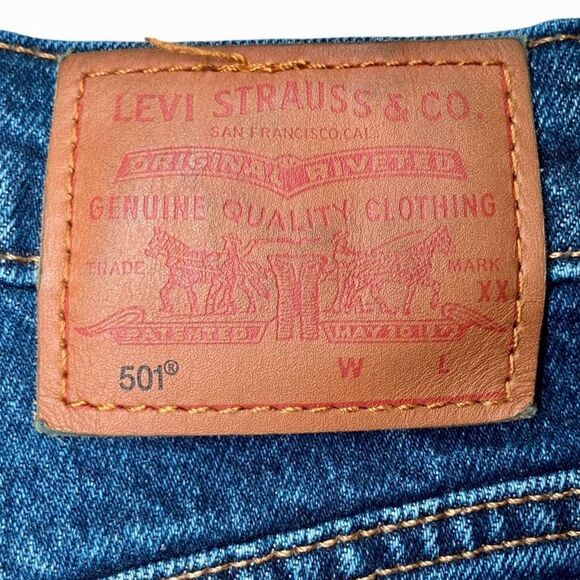 Levi’s 501 Original Fit High Rise Distressed Cutoffs in Blue Wash Women’s 28 - Picture 6 of 10
